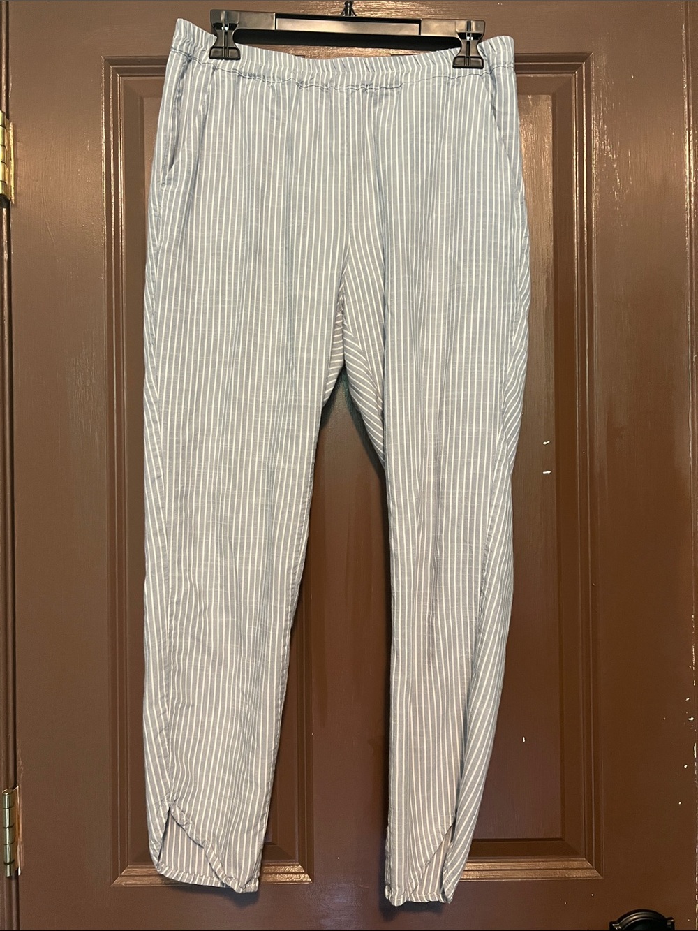 Marine Layer Light Blue Pinstripe Seersucker Women’s Casual Pants Dolphin Hem M